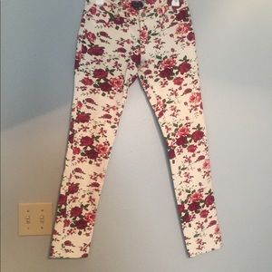 Unique skinny floral pants ! Semi new ! Love it !